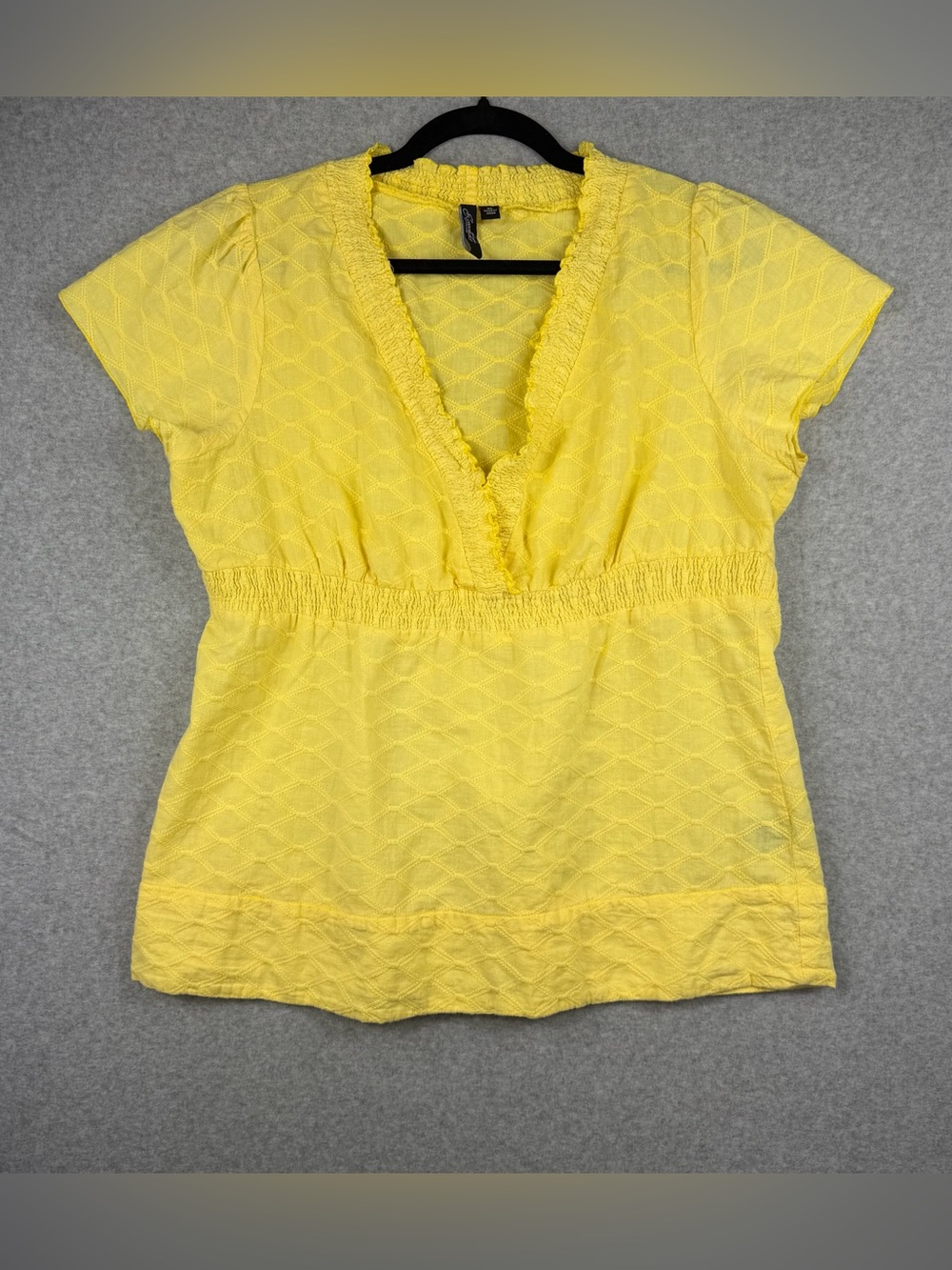 Essentials by Milano Yellow Geometric Ruffle Short Sleeve Blouse Size XL